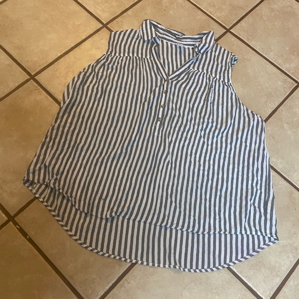 (A21)Woman’s Striped Sleeveless Top 3/4 Button Up Size XXXL(22) Time and Tru